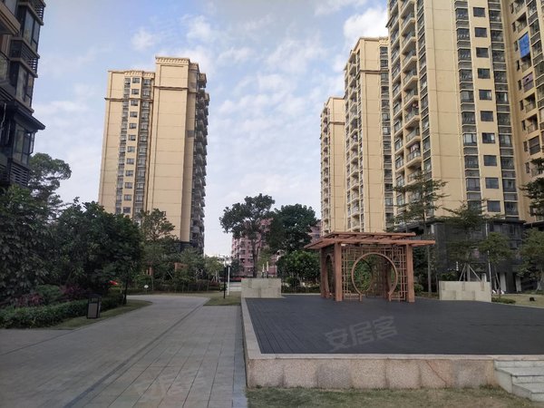 东莞常平天鹅湖新城市花园天鹅湖  新城市花园 精装大三房两卫出租