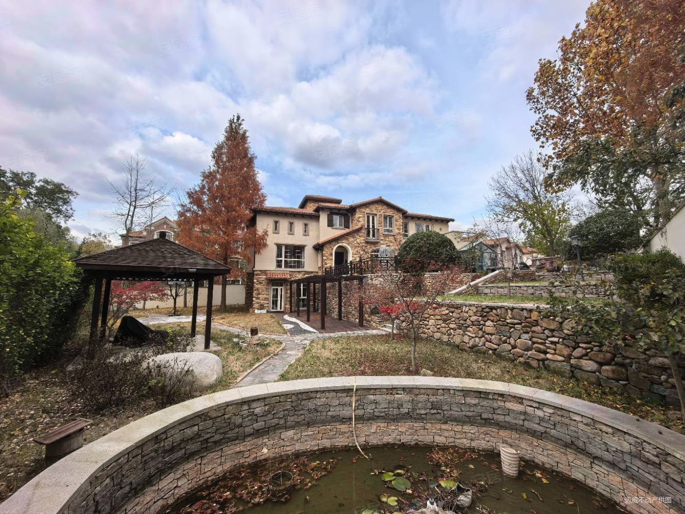 海信温泉王朝(海信千亩园)5室3厅4卫346.01㎡南北799万