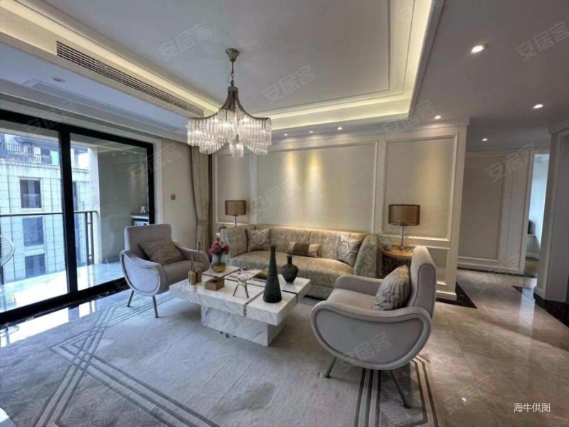 楼下地铁口,全新装修,鲁能公馆,有车位,户型南北通透,可议价