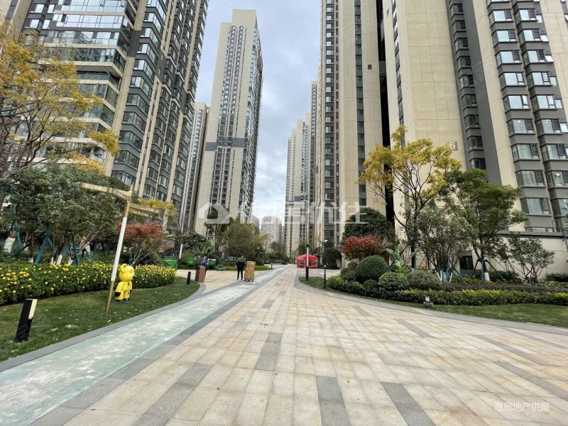 俊发龙泉俊园 朝向东 精装 电梯房 房东急置换 诚心出售