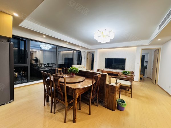 金华婺城湖海塘映湖华府金华罕见大平层6房超大客厅落地窗超大衣帽间全屋智能家居房源多出租房源真实图片