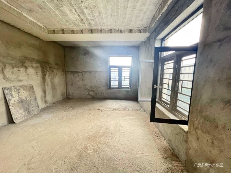 长信蓝郡46墅7室3厅5卫350㎡南北900万