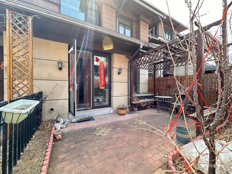 八达岭孔雀城 精装小别墅 有车位 地下室阳台 花房