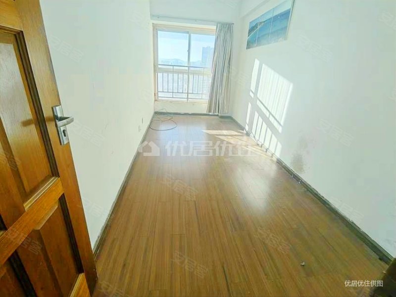 米兰国际 普装 朝向东西 2室 149平 诚心出售 价格可议