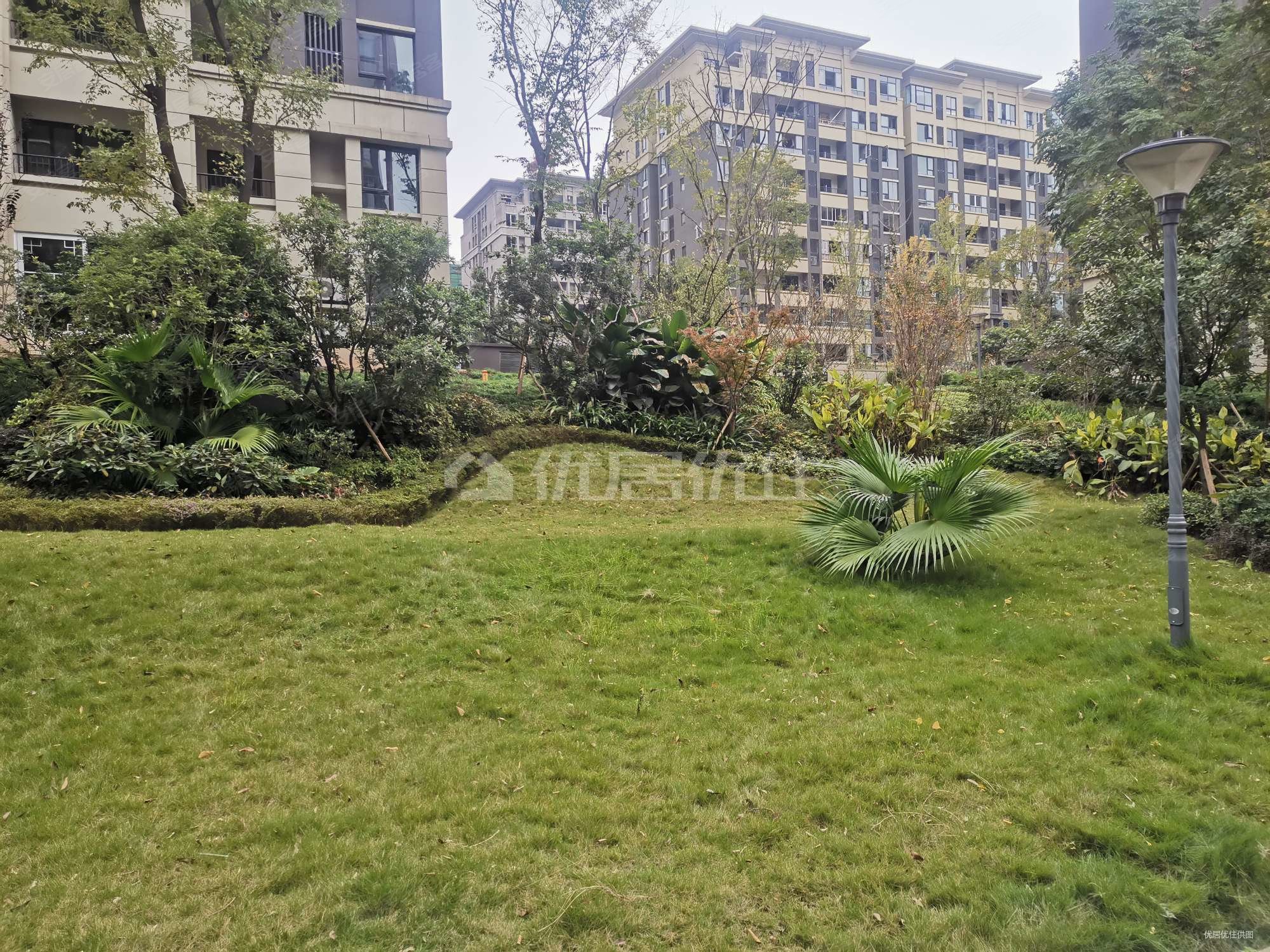 隆鑫鸿府3室2厅1卫91㎡南129万