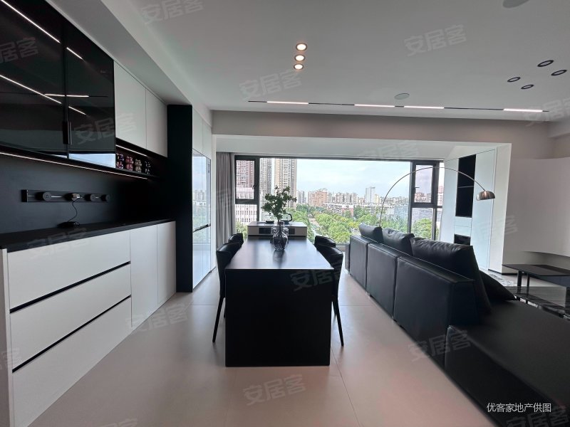 春熙江岸 大横厅精装套三双卫 全屋智能家居 中央空调