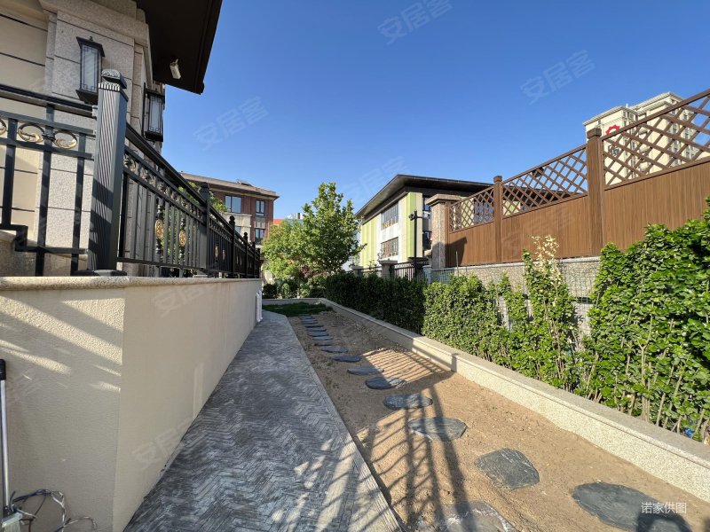 中骏雍景府(别墅) 南北通透 装修豪华保养好 双卫 低容积