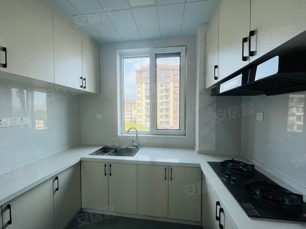 德州齐河城区东海清河园清河园东区洋房!带车位储藏室!三室!拎包住!