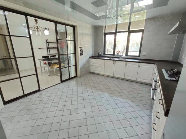 杭州萧山闻堰湘湖人家(东区)湘湖人家整栋精装联排别墅出租,大客厅带