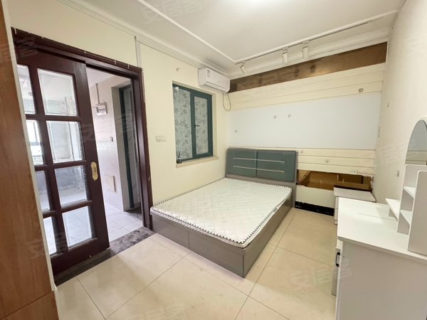 王舍人地铁口万虹广场龙湖天街第三人民医院恒大城楼下地铁口