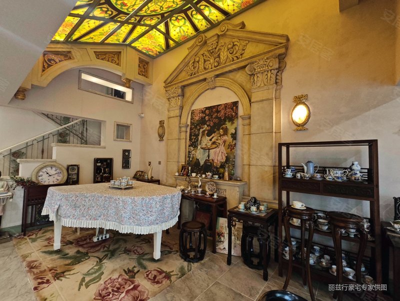 万象天地的双拼别墅!8房格局!美式风格装修保养  好