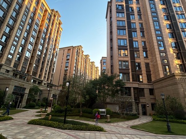 深圳龙岗南联恒裕珑城恒裕珑城精装4房,1梯两户12层小洋楼,背靠八仙岭