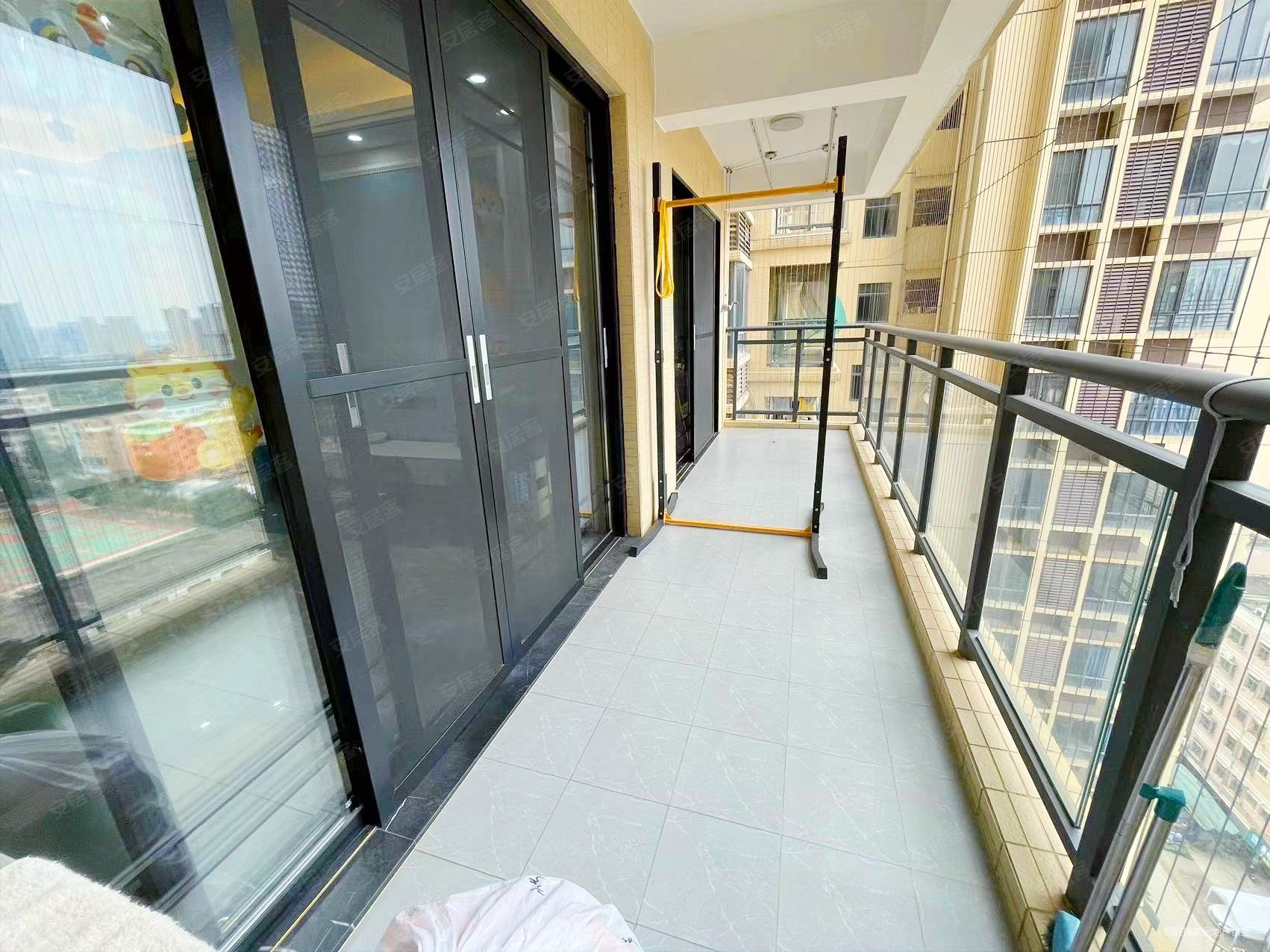 一城悦府,精装4房,急出100万,新装修,入户方正,保养好!