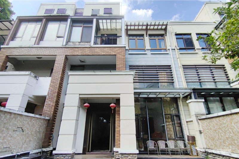 圣莫丽斯(别墅)5室3厅4卫354.37㎡南北3153.89万