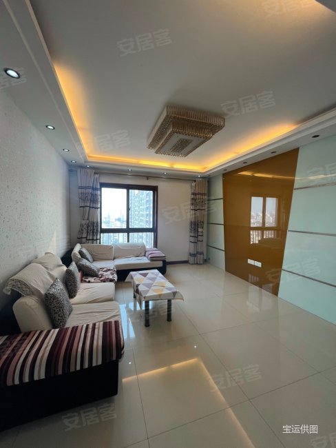 华城广场电梯133平楼层3室2厅2卫精装修988万