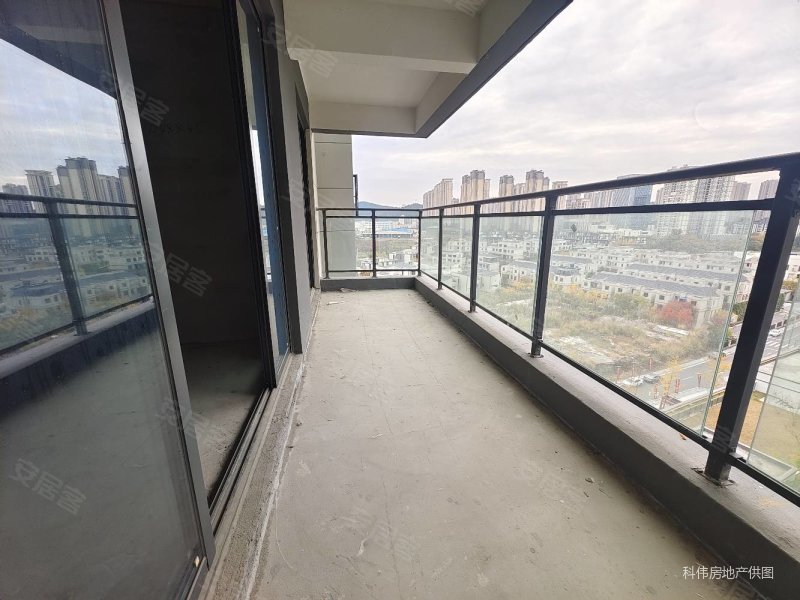 万达阅山府 116平毛坯三房 边户送车位