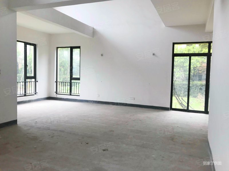 带300平的大花园 端户 带车位 价格可以谈 复地花屿城