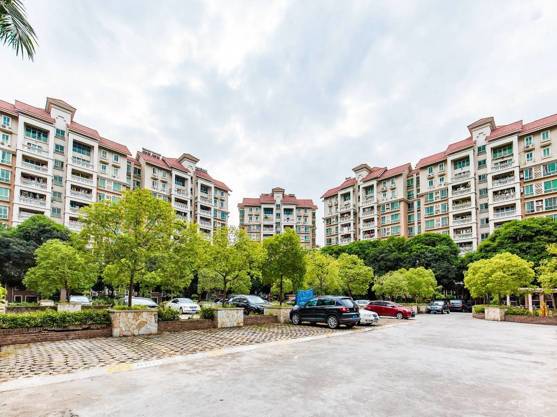 东怡新区东景园3室2厅2卫101.9㎡西280万