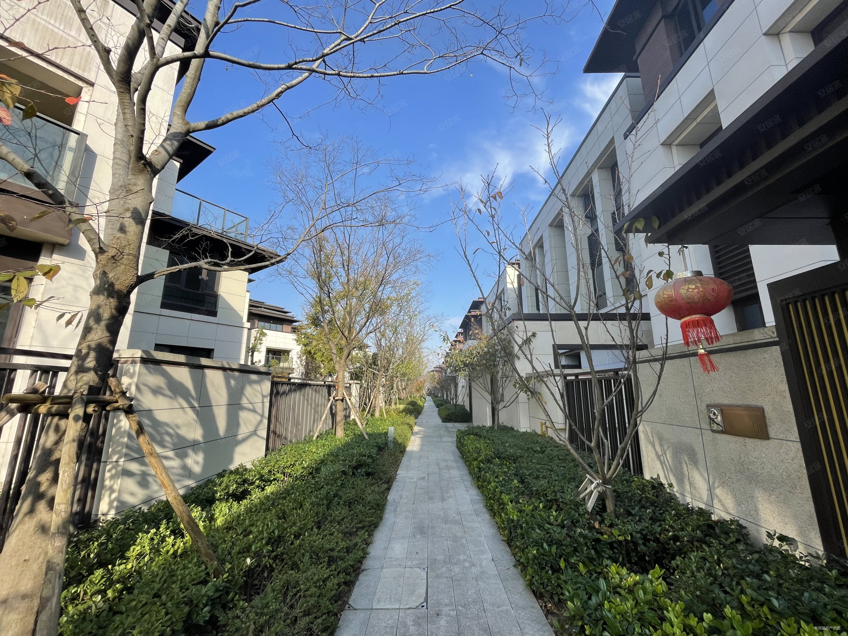 碧螺湾叠别墅带一个地下室和小花园可以装电梯新中式风格