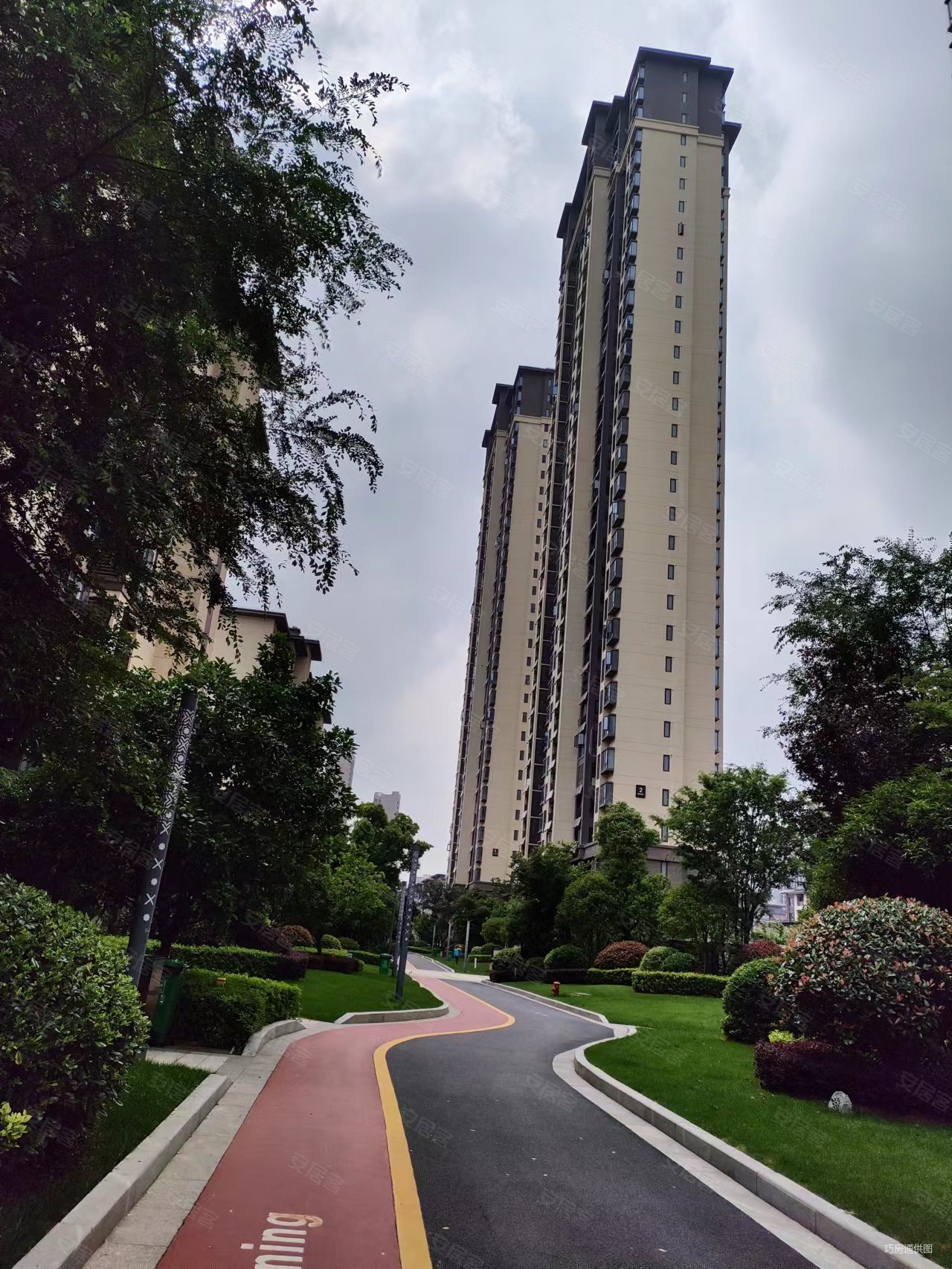 正荣华润玲珑府满二刚需小三居朝南带电梯出行方便