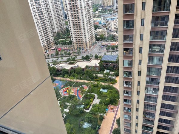 昆明西山前卫营润城八区润城八区 1室2厅1卫 电梯房 精装修 51平出租