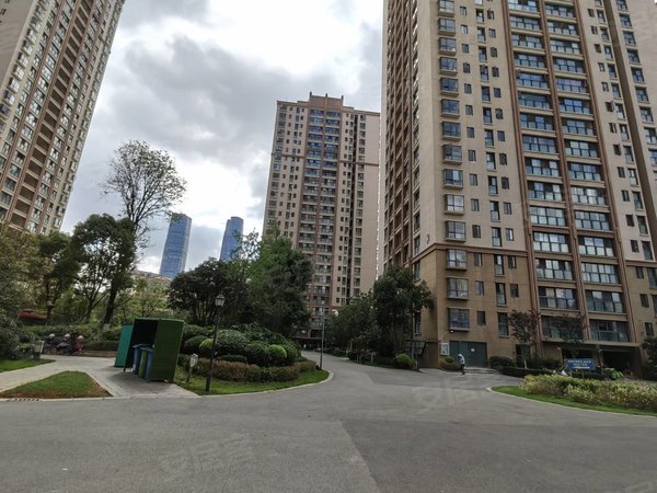 昆明西山前卫营润城八区润城八区(新退房源)带家具家电 (可季度)近