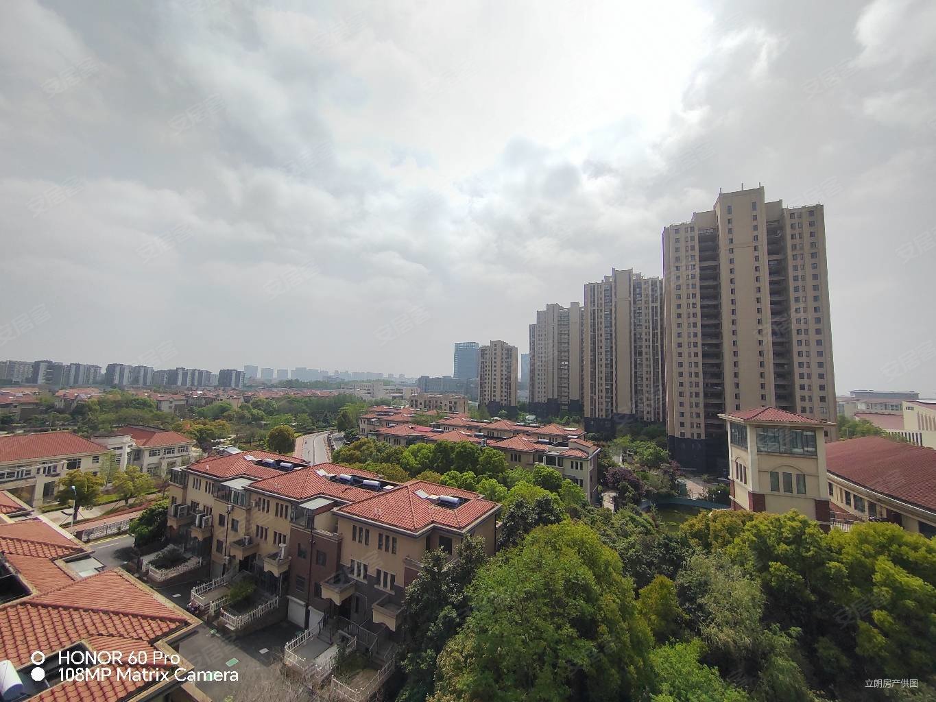 万裕龙庭水岸别墅