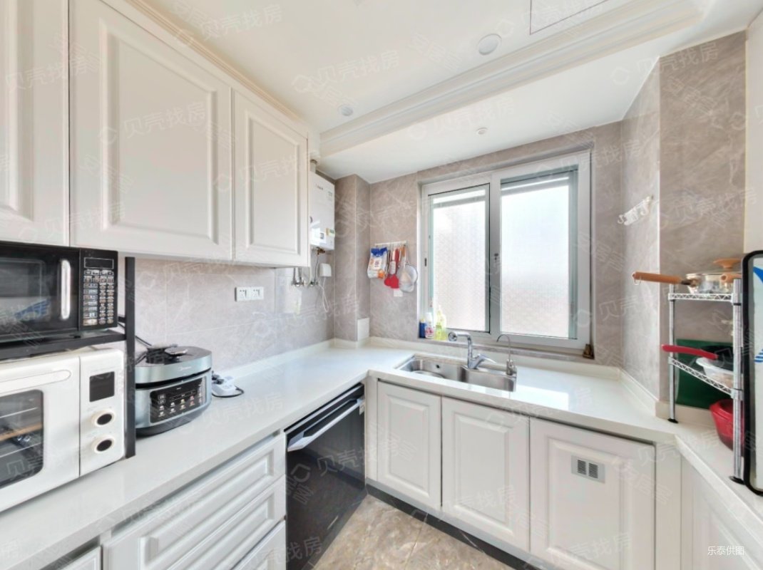 新城玖珑湖3室2厅2卫129.83㎡南北159万