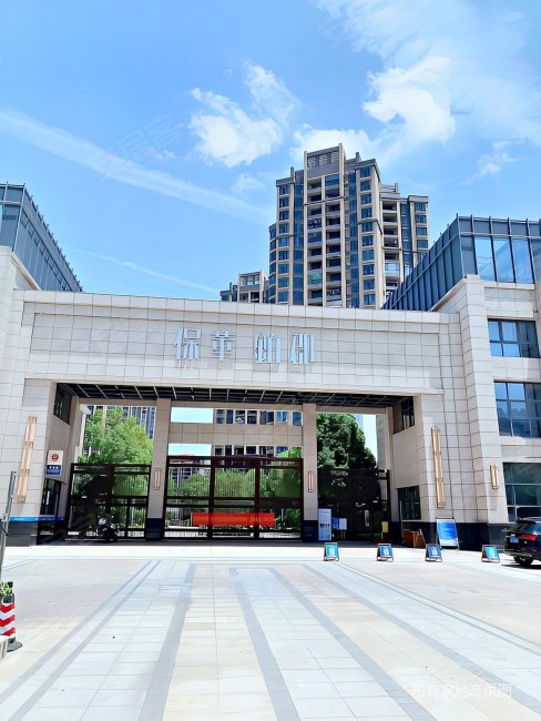 惠南一墙之隔保华铂郡花园南北通双阳台的大平层适合改善