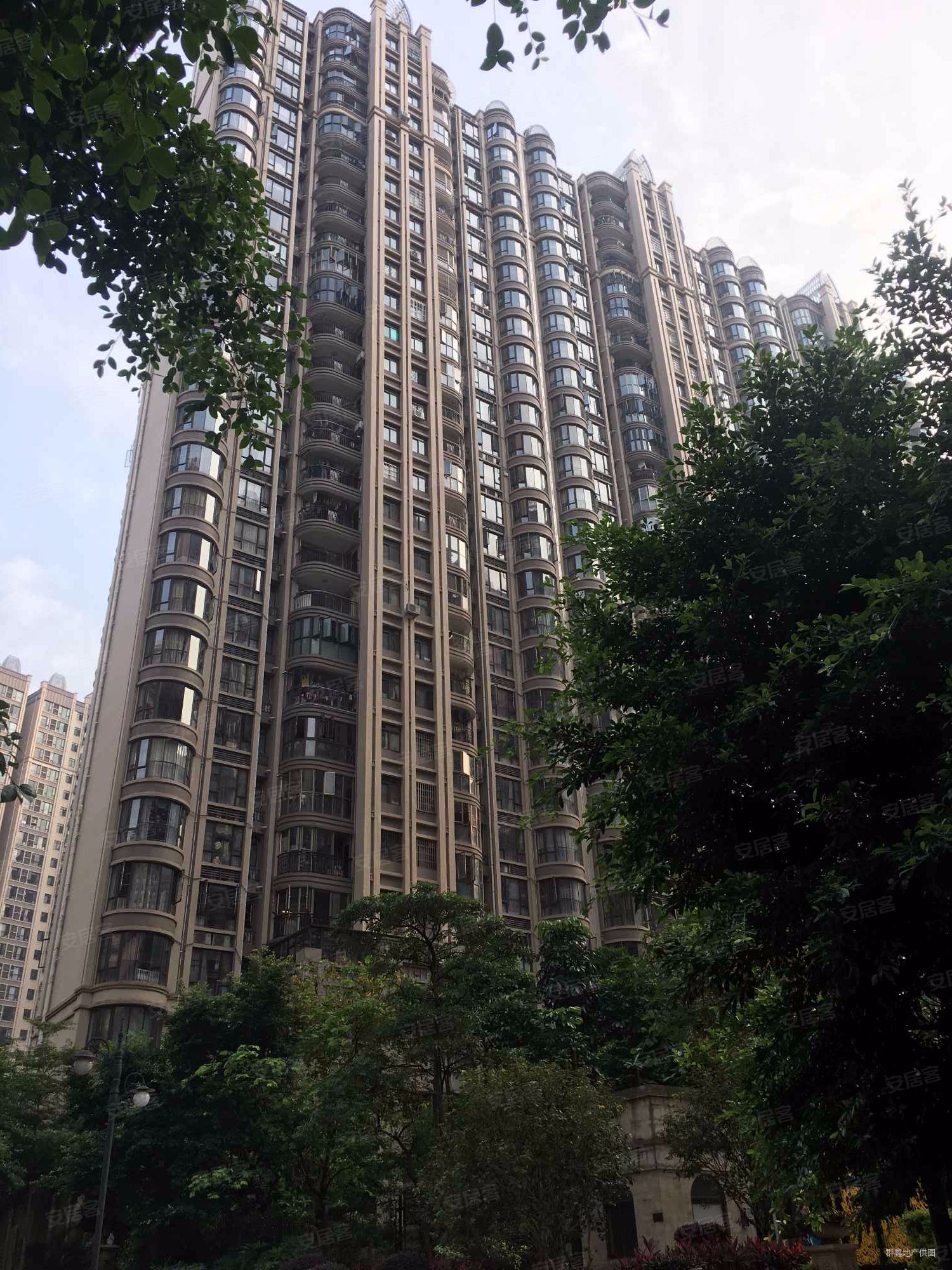 珠江华景里4室2厅2卫144.37㎡南0万