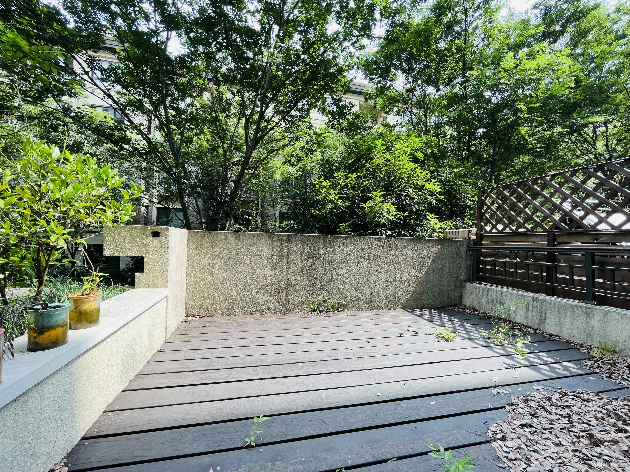 万科郡西澜山 带小露台和超大地下室 带电梯 精装好房