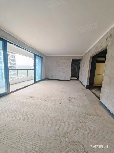 (荐)御湖新区小洋楼,横厅大阳台正看御湖水景,送产权车位