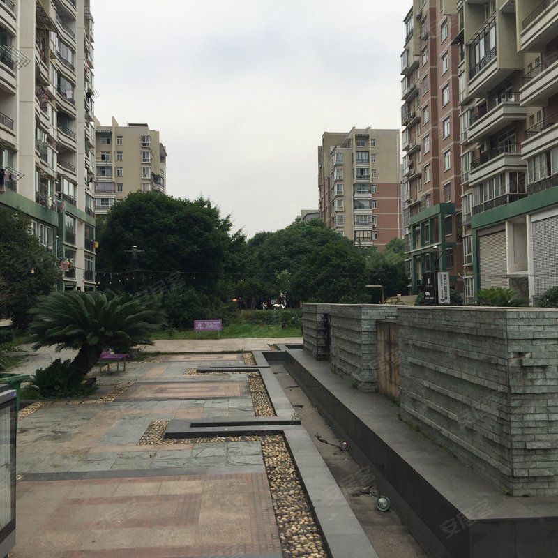 2017-06-09   :46:   一梯两户,公摊小,南北通透,为113平至227平户型