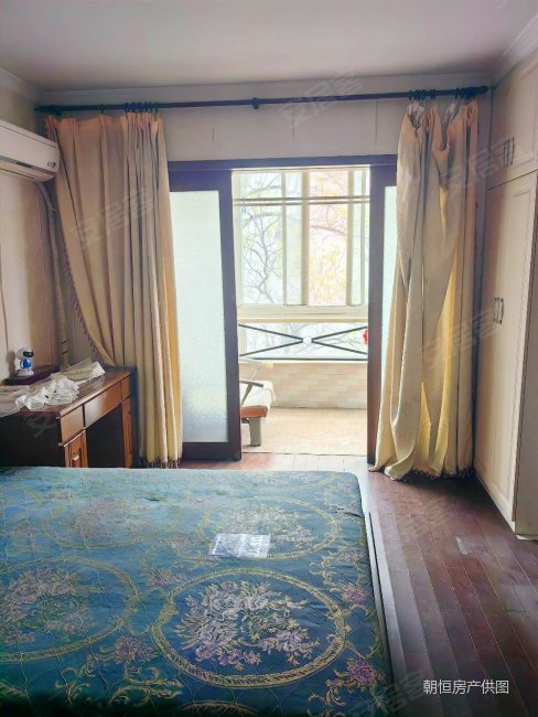 一品嘉园房龄新环境好三楼东边户得房率高诚心卖看房方便