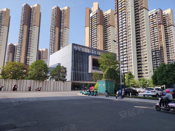 南宁西乡塘北湖华润万象华府万象华府精装三房两厅,诚意出租出租房源