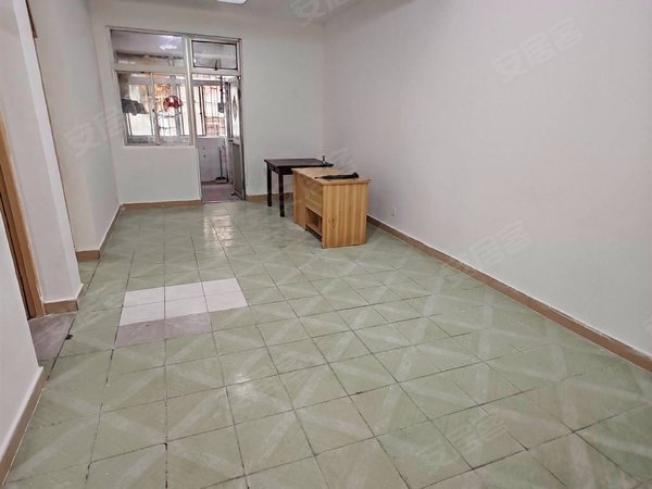 深圳罗湖泥岗红岗花园红岗花园 大两房(带两个卫生间) 二楼 适合家庭