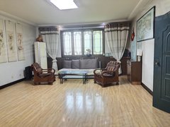 荣发附近 临渭分局家属院 步梯3楼 3室 1400出租