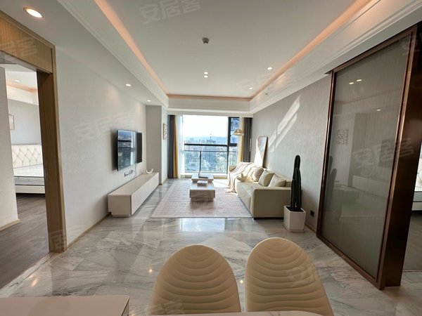 昆明盘龙白塔路俊发逸天峰高端公寓 恒隆广场逸天峰全新奢华两室两卫