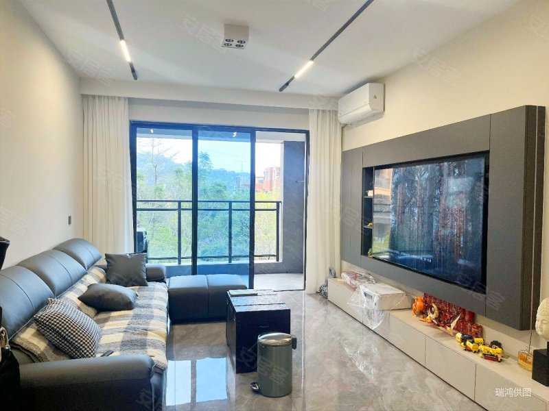 近深圳光明黄江班芙春天全新装修业主忍痛出售价格可谈