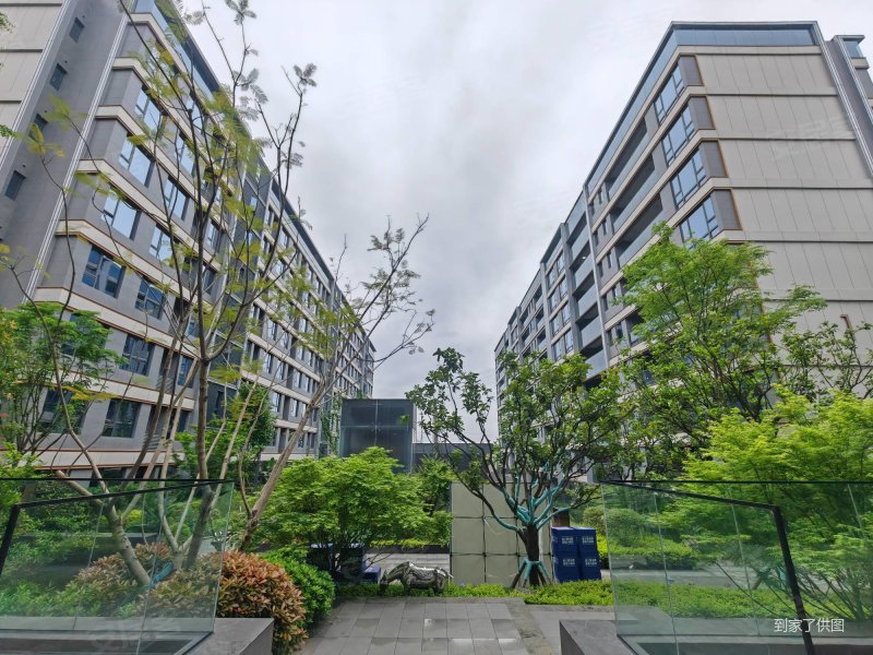 中粮瑞府(一期)4室2厅2卫124㎡西北215万