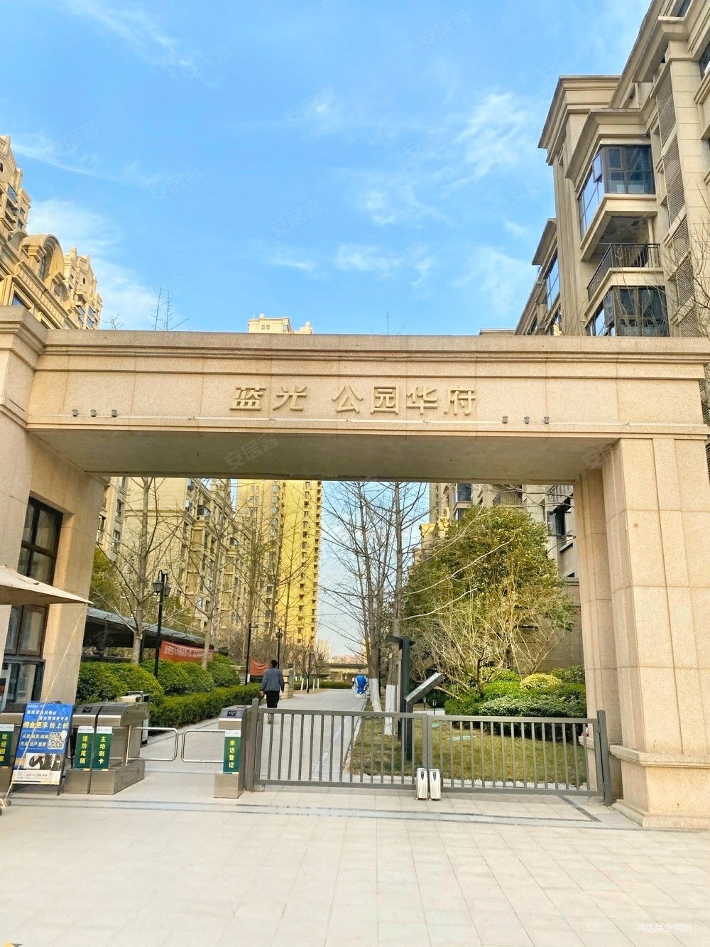 蓝光公园华府一期3室2厅2卫121.7㎡南北170万