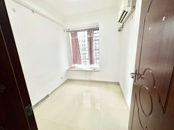 深圳罗湖东门东门天地大厦东门天下新出大两房看房方便,楼下就是地铁