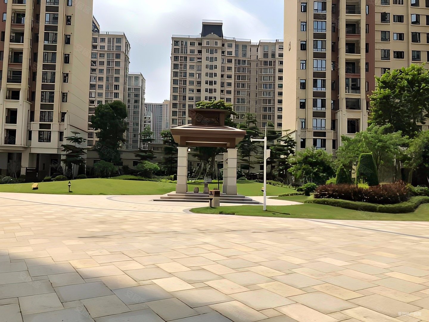 隆生皇冠花园3室2厅2卫111.49㎡南123万