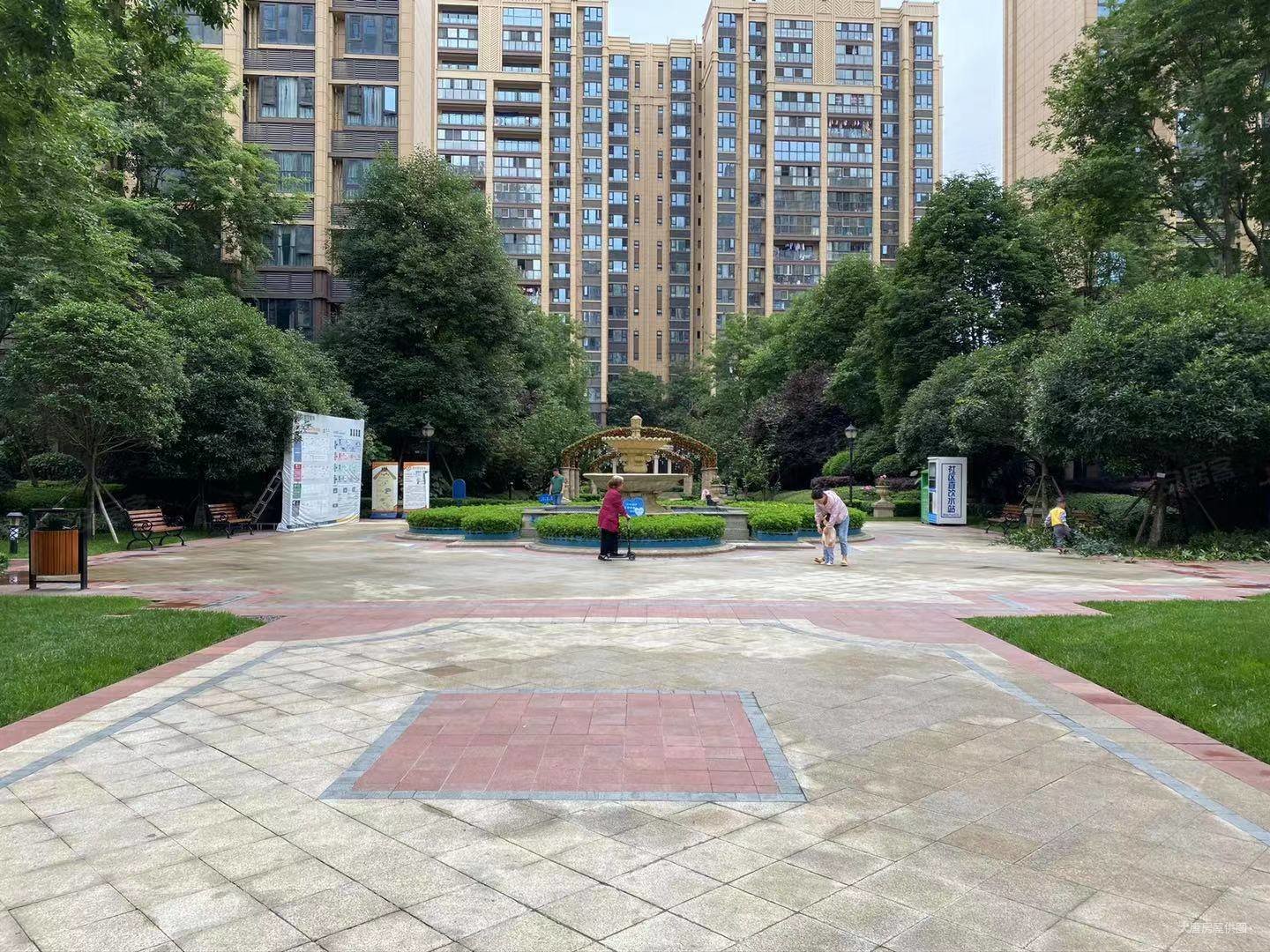 蓝光金悦城2室1厅1卫71.99㎡南北150万