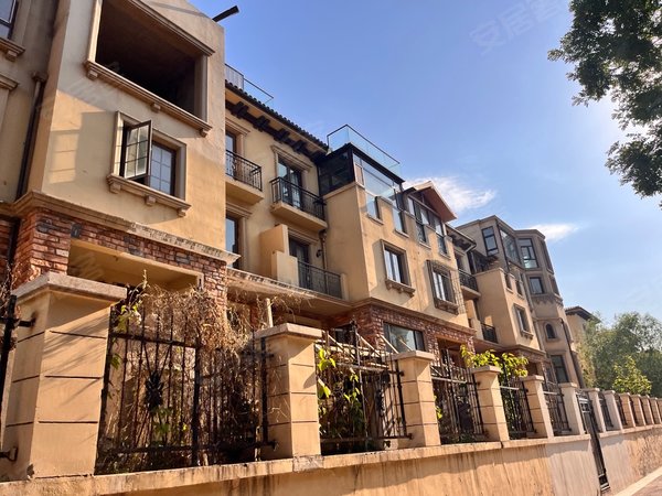 太原小店长风绿地山鼎庄园新上别墅!