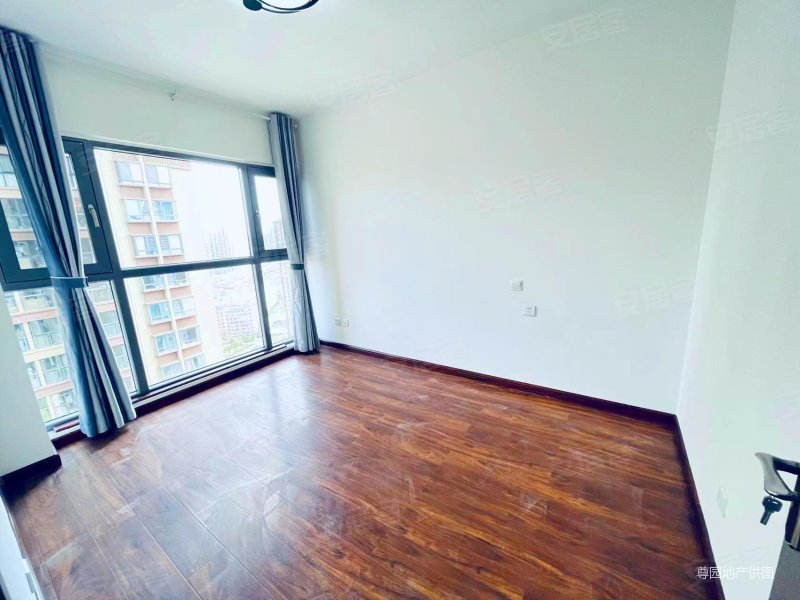 急 房东急出 精装修 润城八区3房 高楼层视野无遮挡 有电梯