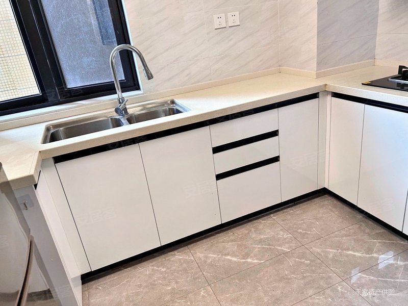 锦城龙苑4室2厅2卫100㎡南北70万