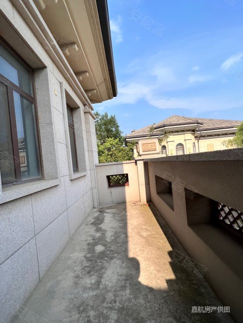 中心湖泰和上筑独栋别墅带400多大院子三面环院带车库