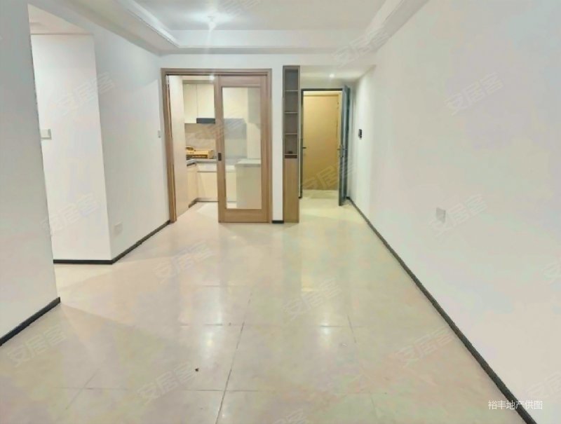 品秀星图~中楼层电梯房~停车充足~双卫~小区绿化高~密度低