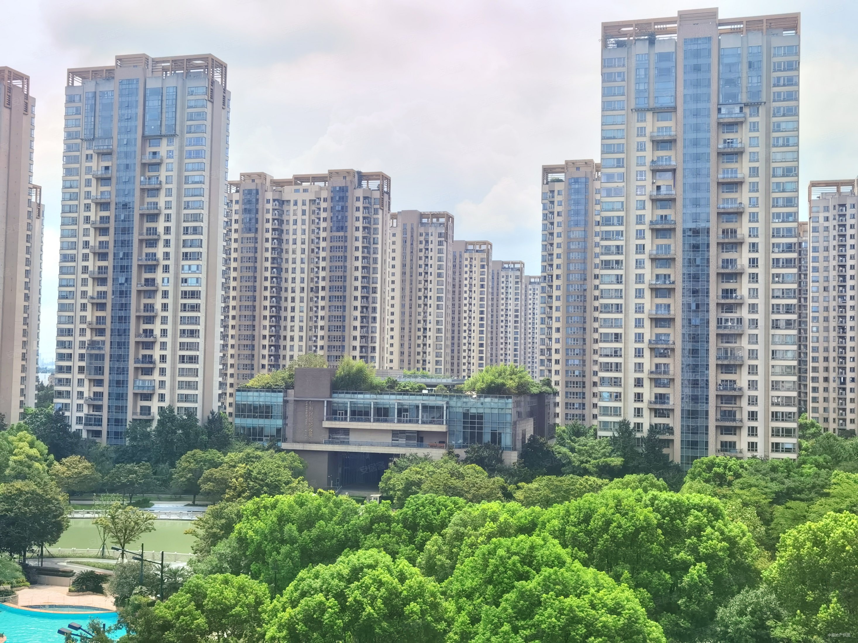 诚意出售,仁恒河滨城(三期)二手房,4100万,4室2厅,3卫,269平米-上海